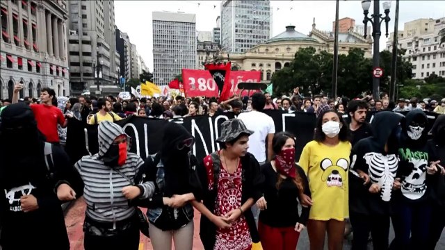 Terceiro protesto contra aumento de tarifas em SP