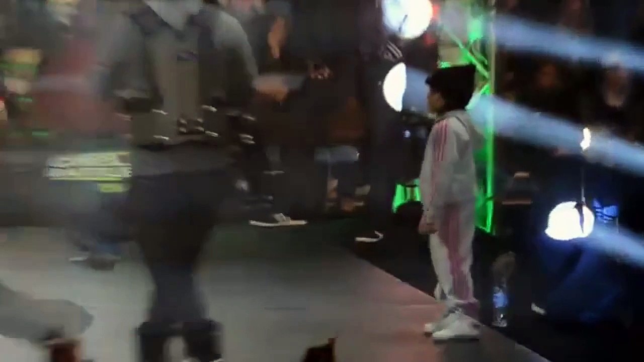 Unbelievable 6 Year Old Girl Break Dancing