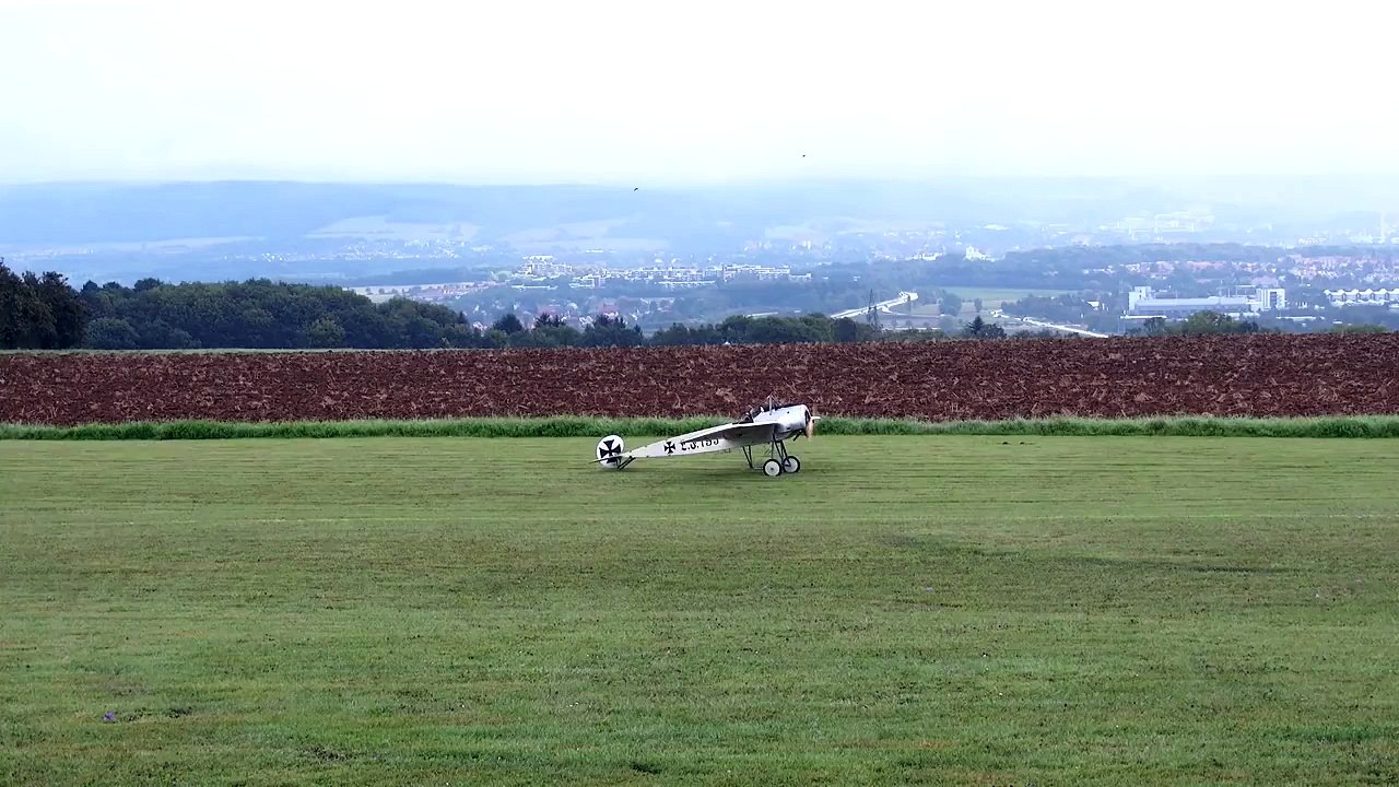 FOKKER E 1 GIGANTIC RC SCALE MODEL AIRPLANE FLIGHT DEMONSTRATION / Mega RC Airshow Götting