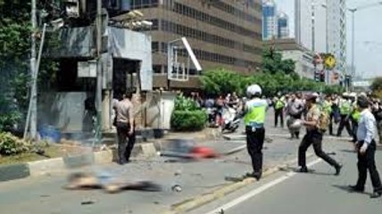 Berita 15 Januari 2016 - VIDEO AMATIR Detik-detik Ledakan Bom di Pos Polisi Sarinah (HEBOH)