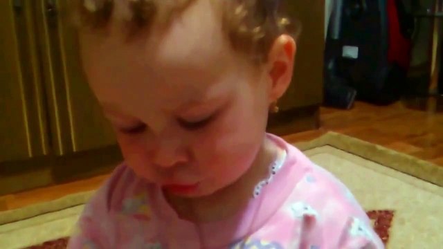 Очень смешная девочка