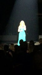 Celine Dion chante "over the rainbow" hier à Las Vegas