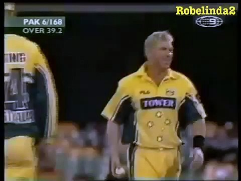 Amazing power of Shahid Afridi. One handed massive six to Shane Watson in huge Australian ground. Rare cricket video