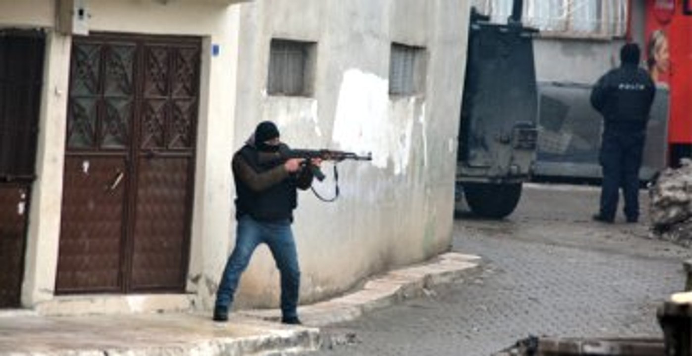 Siirt'te Hücre Evine Baskın! 1 Polis Şehit, 5 PKK'lı Öldürüldü