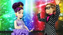 Should Ben Pick Evie or Mal? Descendants Rotten Cousin Glen Likes Evie. DisneyToysFan