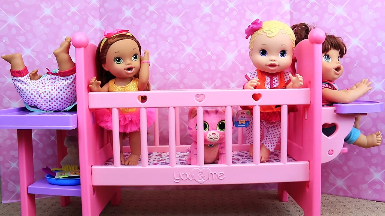 BABY ALIVE Lucy EATS Pudding + Gross Poop Diaper Change & New Crib Furniture Nursery Disne
