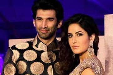Aditya & Katrina walk the ramp for Manish Malhotra
