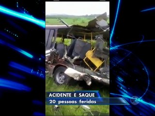 Após acidente, caminhão é alvo de saque no Rio de Janeiro