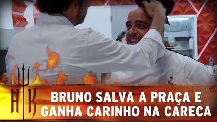 Bruno salva a praça e ganha carinho na careca