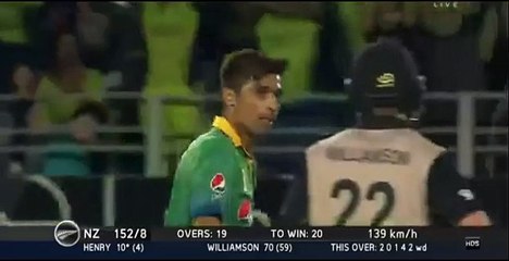 Finally Mohammad Amir got the wicket - Shahid Afridi takes the catch