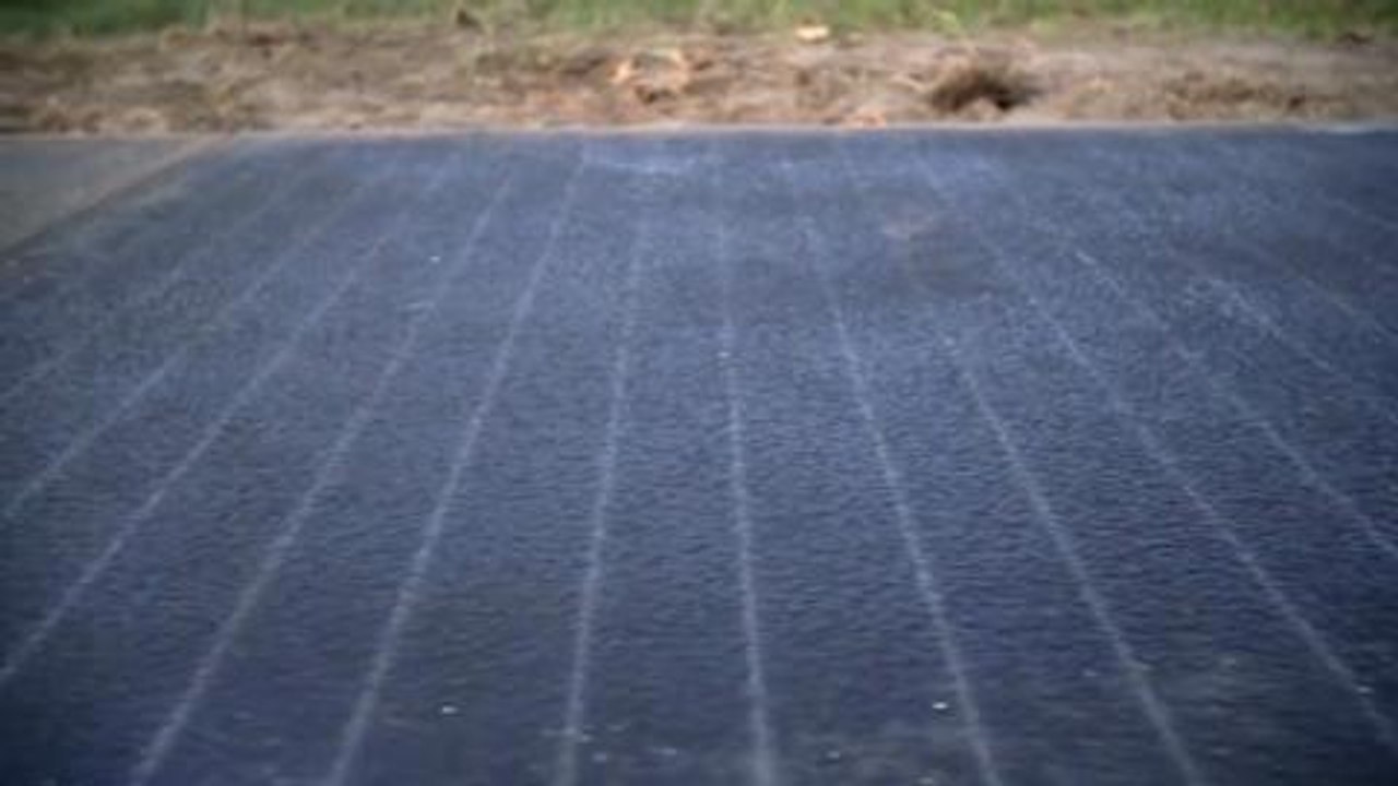 Un carril bici solar produce energía para abastecer un hogar