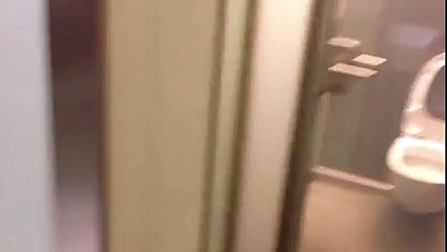 Kapısı Şeffaf Camdan Tuvalet Olur Mu Yok Böyle Bir Şey