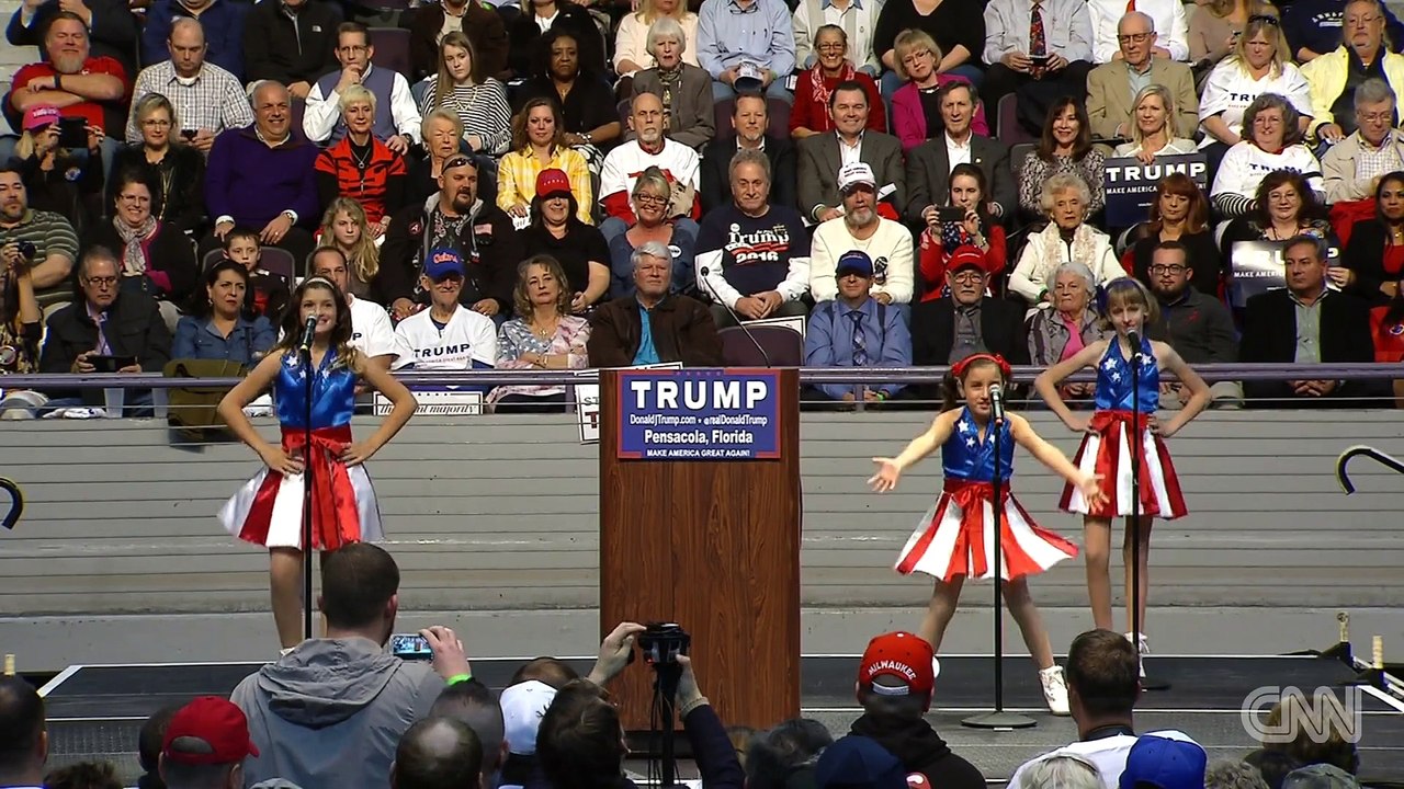 Trois fillettes chantent la gloire du "président Trump"