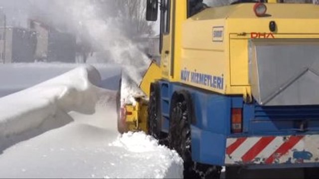 Bitlis'te Kar Kalınlığı 25 Santimetreye Ulaştı, 124 Köy Yolu da Ulaşıma Kapandı