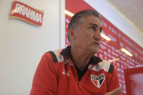 Bauza confirma o interesse em Calleri e espera mais três reforços