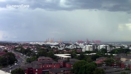 Plane has to abort Sydney landing during lightning storm