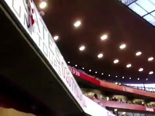 Taquins, ces supporters de Newcastle font une bonne blague à un fan d'Arsenal