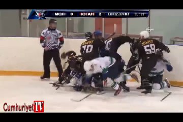 Oyuncular birbirlerini öldüresiye dövdü