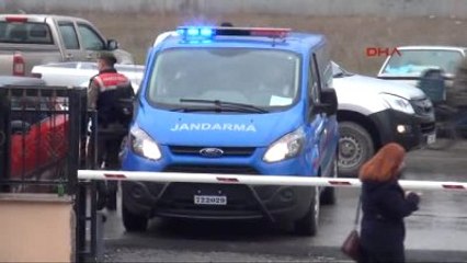 Edirne Jandarma Tır İçinde Havasızlıktan Boğulmak Üzere 106 Suriyeli Kaçak Yakaladı