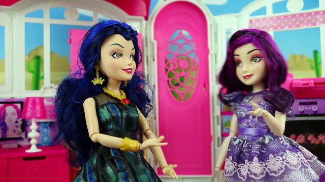 Should Descendants Mal or Audrey be Ben’s Girlfriend? DisneyToysFan