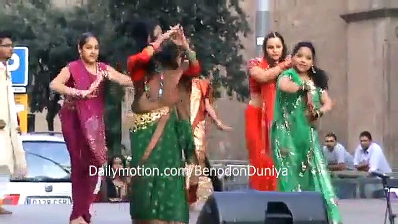 Chotur Dola Bangla Song with Dhaka Girls Dancing