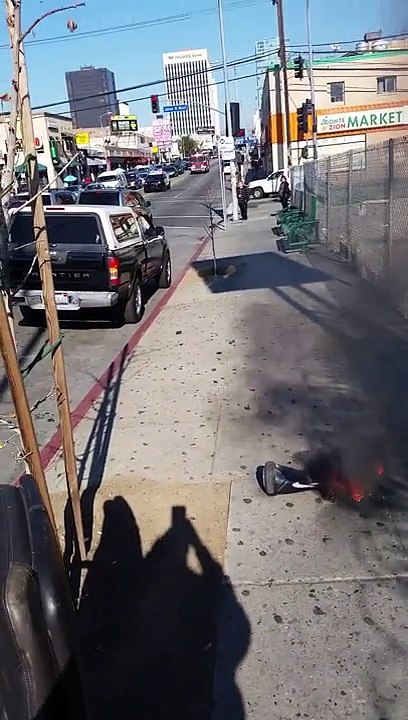 Il filme son hoverboard en train de prendre feu