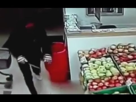 Bisceglie (BT) - Nigeriano sventa rapina e fa arrestare malvivente (15.01.16)