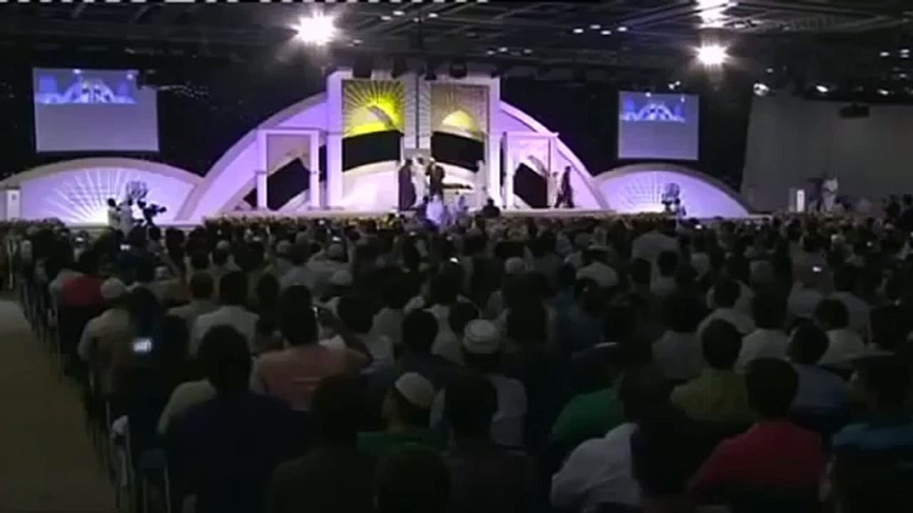 3 people convert to Islam with Dr Zakir Naik