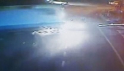 Tren otomobili metrelerce sürükledi