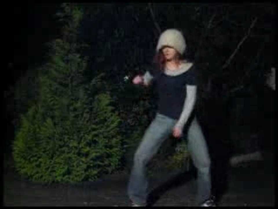 groovy girl - Daft Punk - Harder Better Faster Stronger