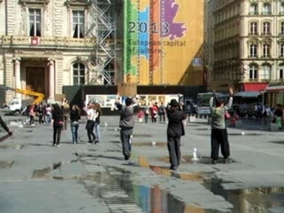 Free Hugs à Hotel de Ville