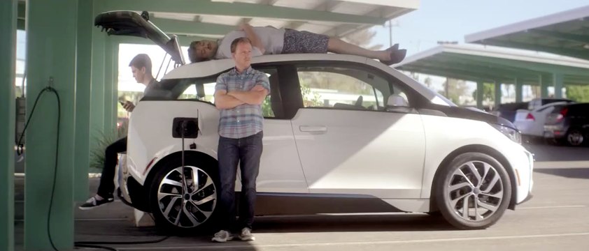 Anuncio divertido Lexus CT 200h vs BMW i3