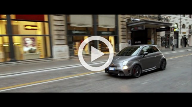 Abarth 695 Biposto, sobre la pista y la calle