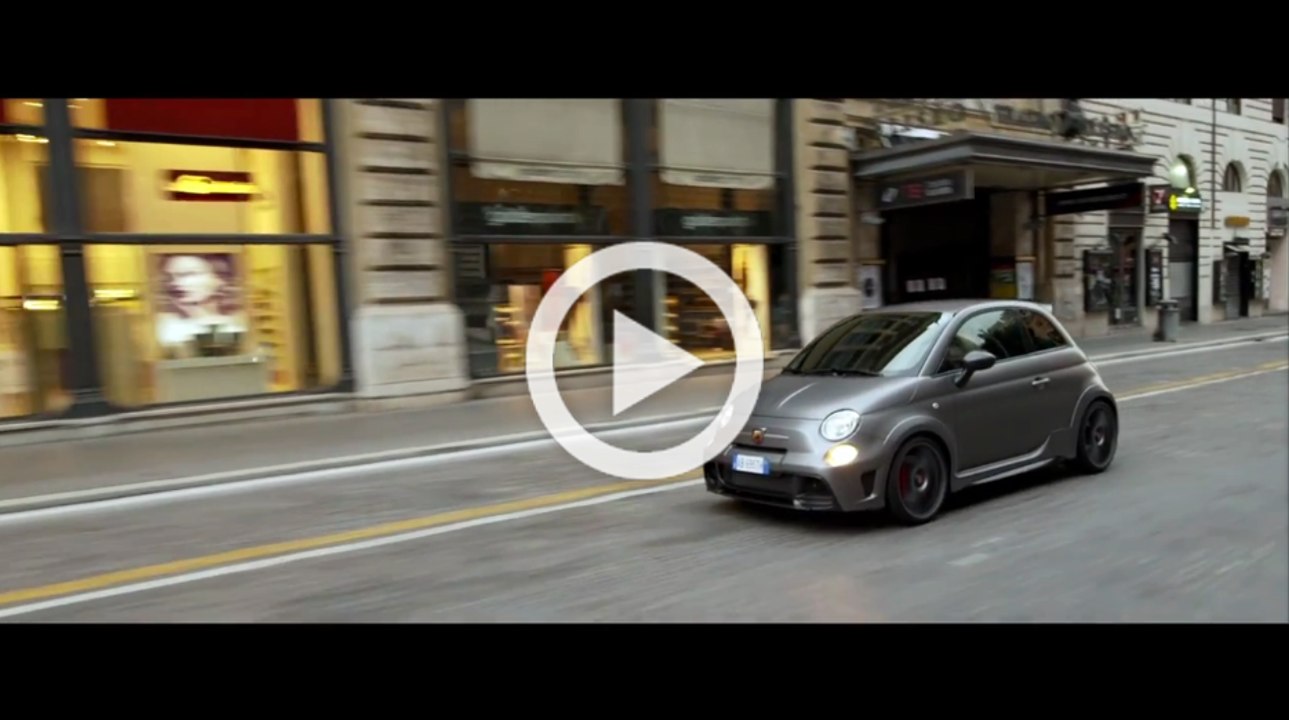 Abarth 695 Biposto, sobre la pista y la calle