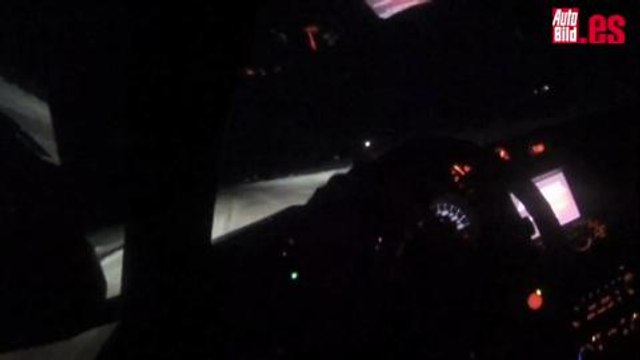 Nissan 370Z Nismo hielo de noche