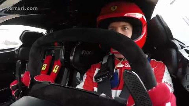 Sebastian Vettel se divierte con el Ferrari FXX K