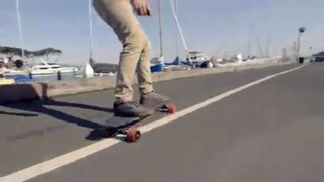 Inboard Monolith primer skateboard con motores en las ruedas