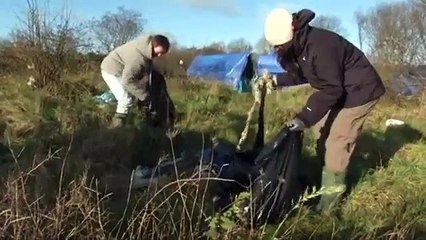 &#39;Hundreds&#39; of migrants in Calais Jungle camp told to move (720p Full HD)
