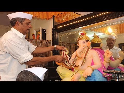 Nana Patekar Ganpati Celebration At Home | Ganesh Chaturthi 2015