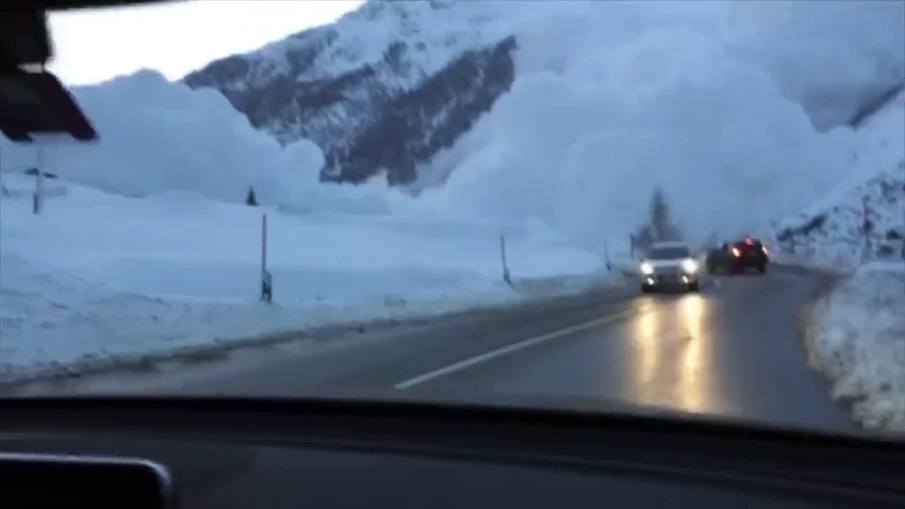 Suisse : des automobilistes face à une avalanche gigantesque
