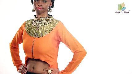 Joven quemada por ácido debuta como modelo