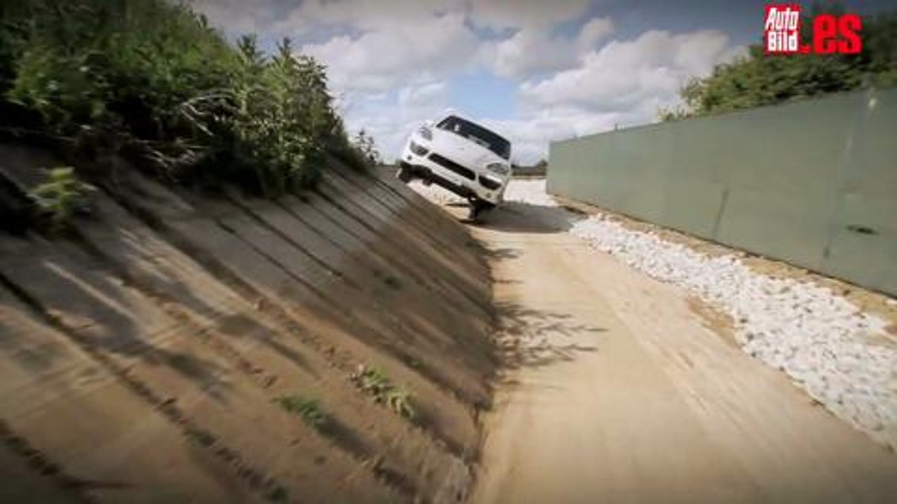 PTE Porsche Cayenne, al límite en el circuito TT de Silverstone