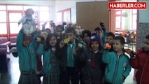 Atatürk İlkokulu Öğrencilerinden Suriyeli Çocuklara Oyuncak Kampanyası