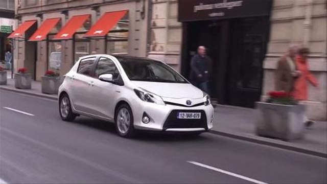 Video: Toyota Yaris HSD: híbrido y urbano