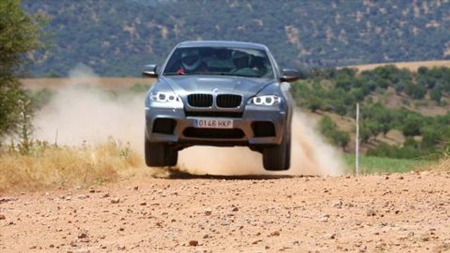 Vídeo: BMW X6 M sobre tierra