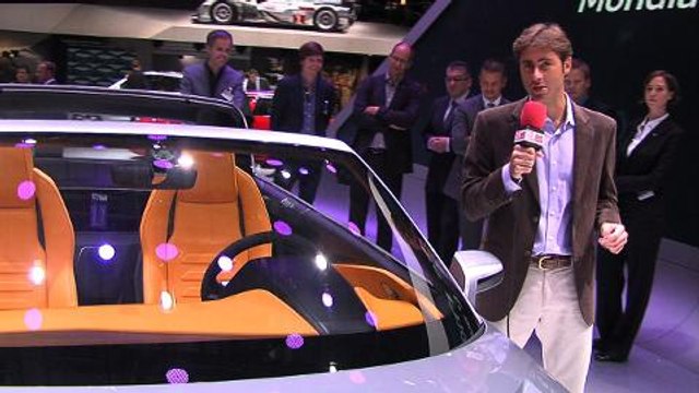Video: Audi Cross lane Salon París 2012