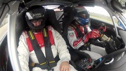 Tải video: Vídeo: AUTO BILD con Marc Gené en el Audi R8 LMS