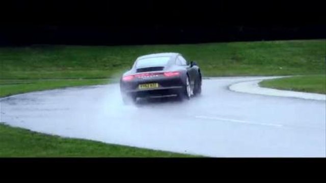 Nuevo Porsche 911 Carrera 4 en circuito
