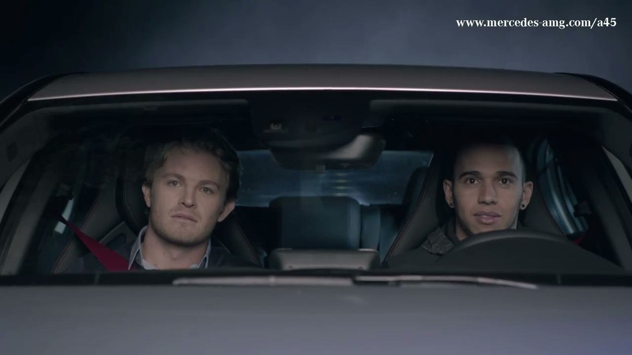 Lewis Hamilton y Nico Rosberg con un Mercedes-Benz A 45 AMG