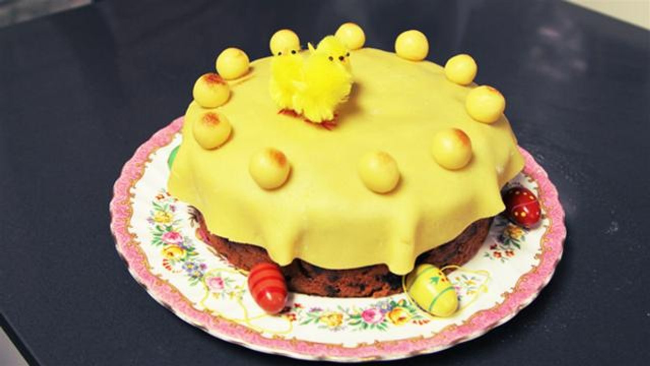 How To Bake An Easter Fruit Cake
